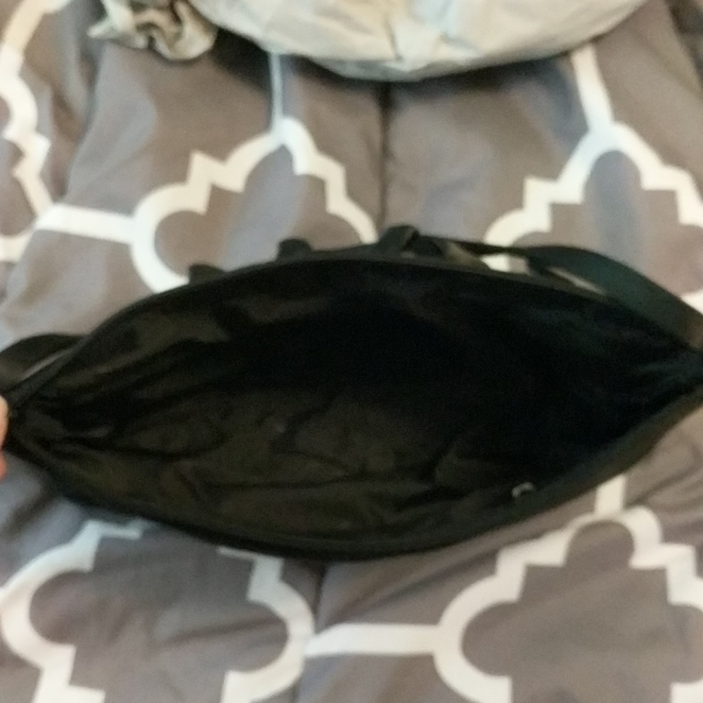 NWOT Black Ruffel Purse - Picture 4 of 8